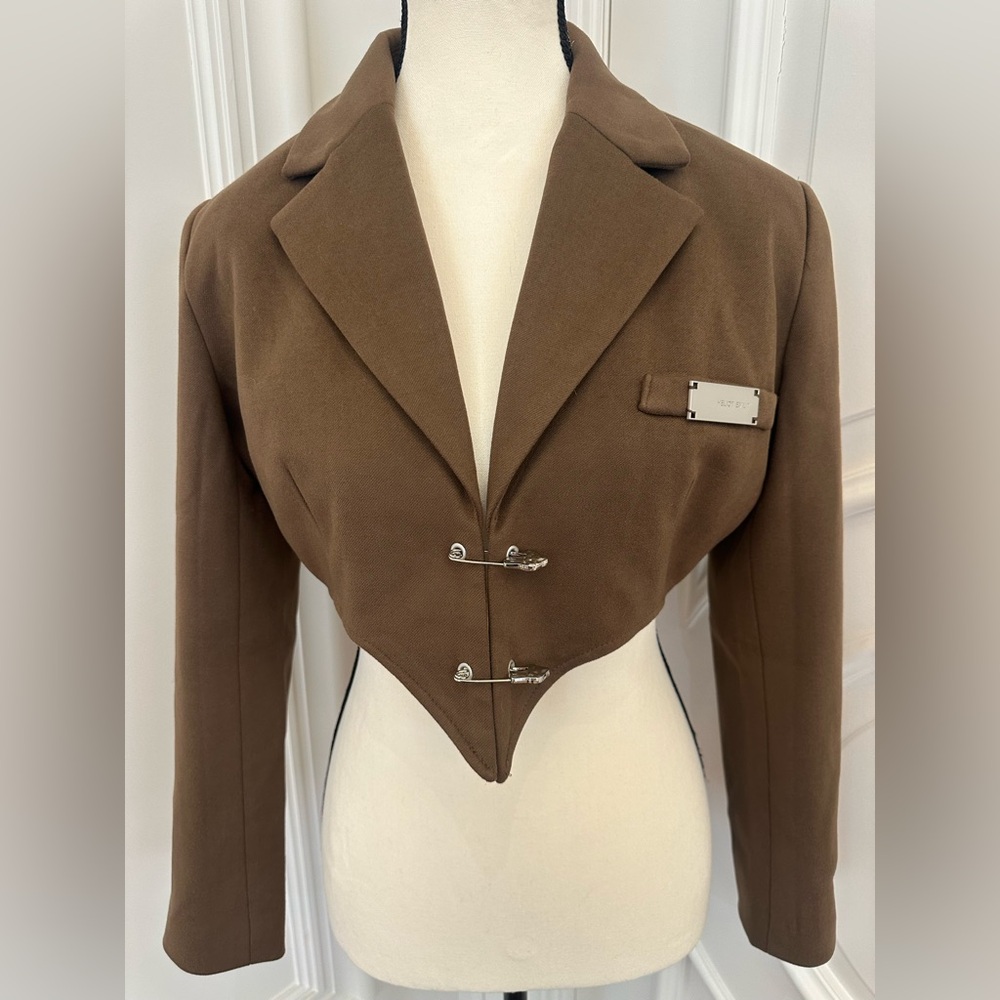 Chic Cropped Brown Blazer with Silver Safety Pin Accents (Size Small)